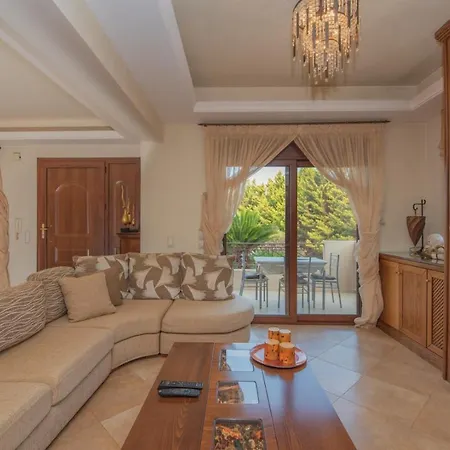 Emma's Luxury Villa *