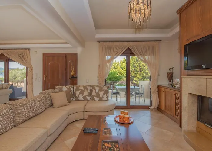 Emma's Luxury Villa *